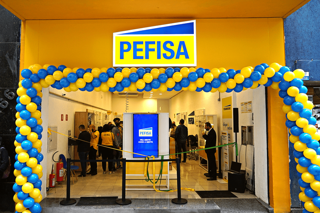 Foto de uma das primeiras lojas da Pefisa, que começa a atuar de forma omnichannel no varejo popular.